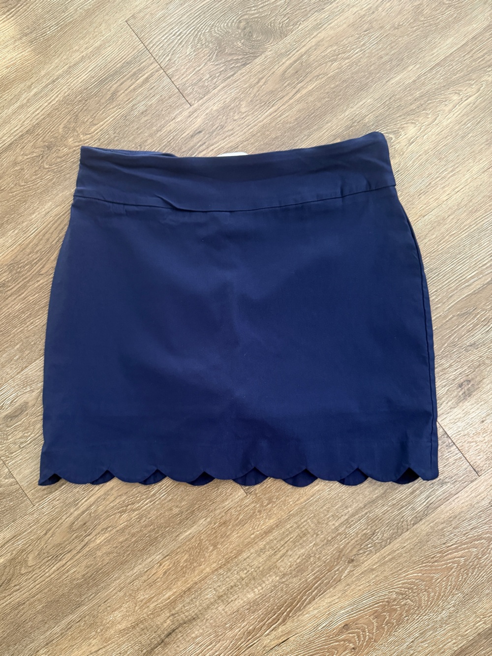 Crown & Ivy Women’s Navy Scallop Skort